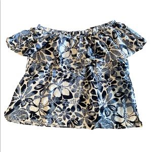 Loft , Large , white and blue flowers